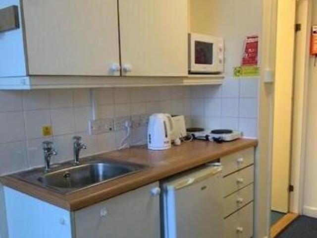 House for rent in Follaton, Strode