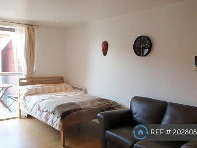 House for rent in Follaton, Strode