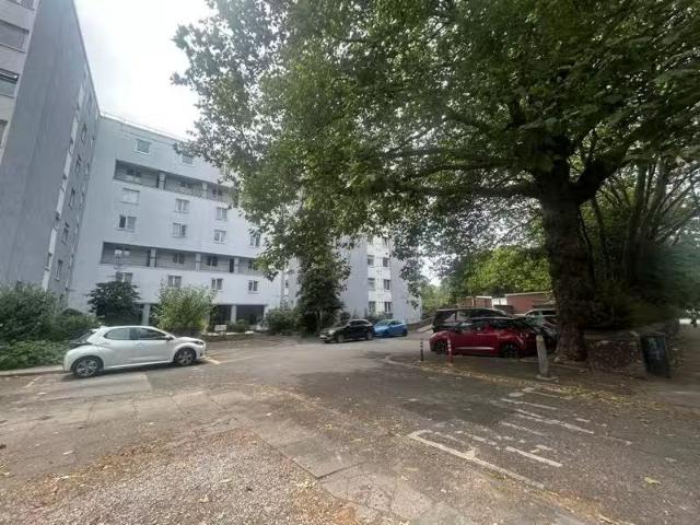House for rent in Calderstones