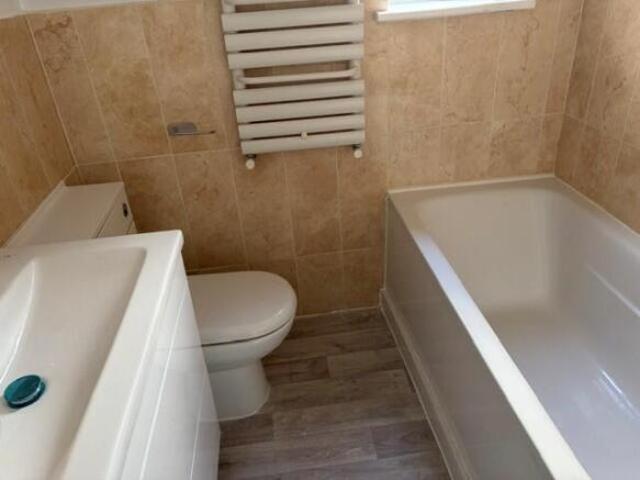 Flat for rent in Southend City Centre Neighbourhood, Alton Barnes