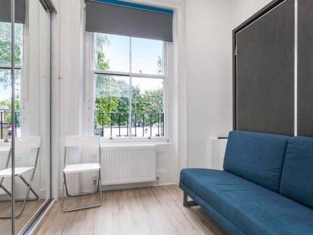 Studio for rent in Cat Hill