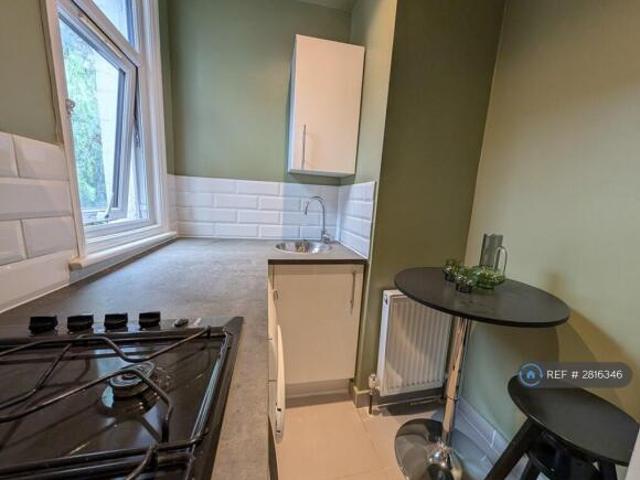 Studio for rent in Cat Hill, England