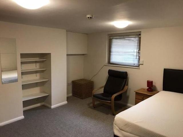 Flat for rent in Ringlestone, Midway
