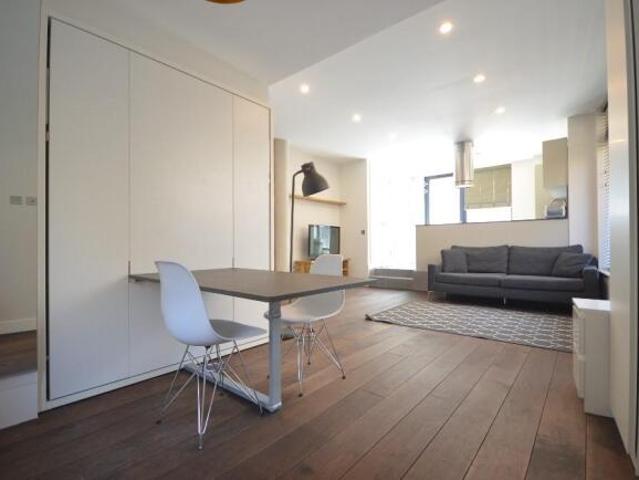 Studio for rent in Cat Hill