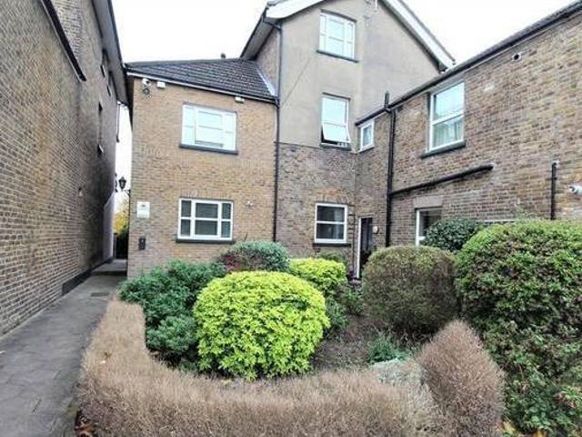House for rent in Surrey