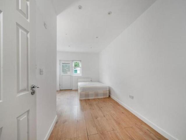Studio for rent in Grove Park, Greater London