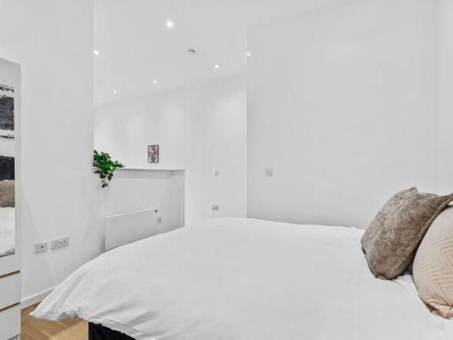 Studio for rent in Cat Hill