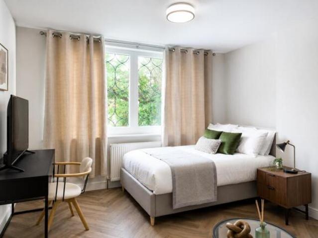 Studio for rent in Cat Hill