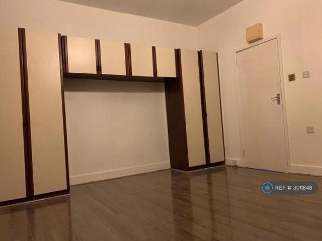 Studio for rent in Cat Hill