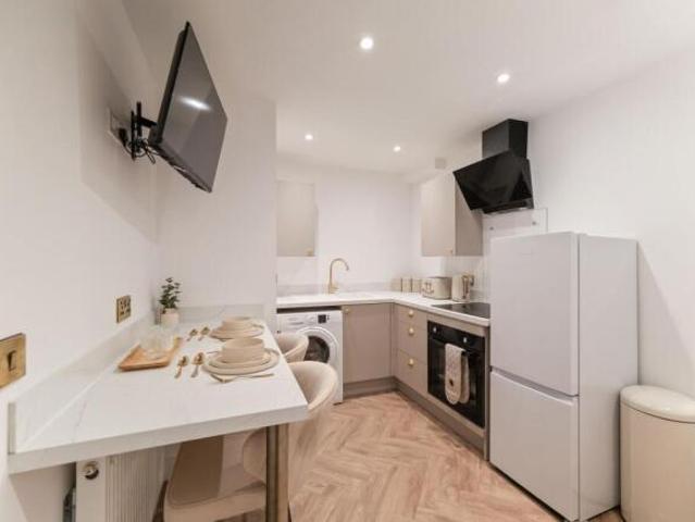Studio for rent in South Lane, West Yorkshire