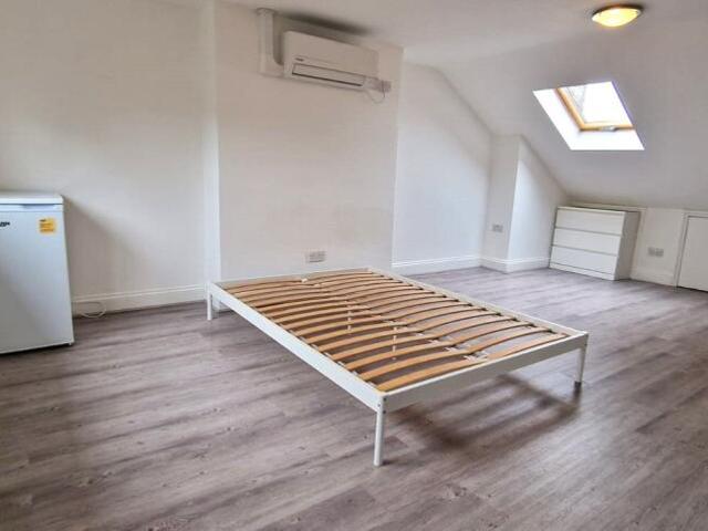 Studio for rent in Hackney