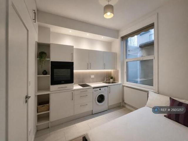 Studio for rent in Cat Hill