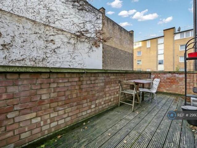 Studio for rent in Cat Hill