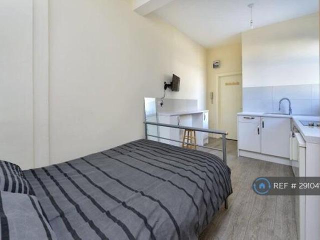 Studio for rent in Cat Hill