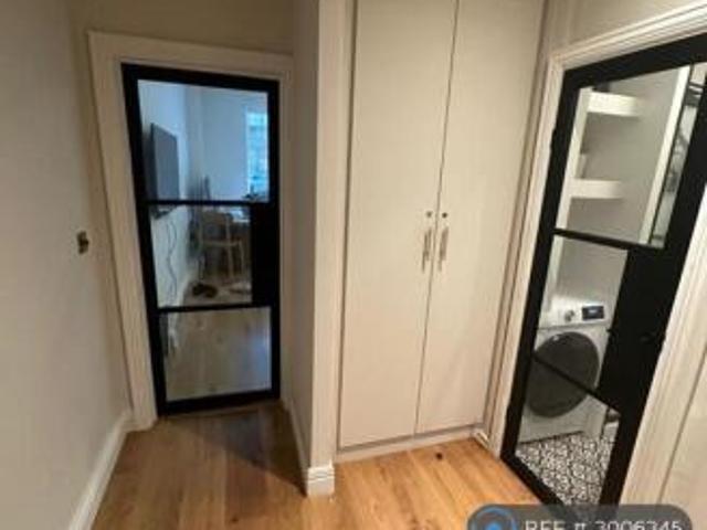 Studio for rent in Cat Hill