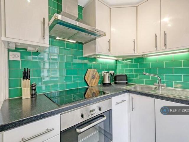 Studio for rent in Cat Hill