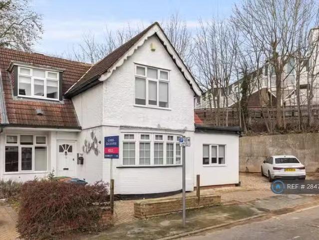 House for rent in Hatch End, Greater London