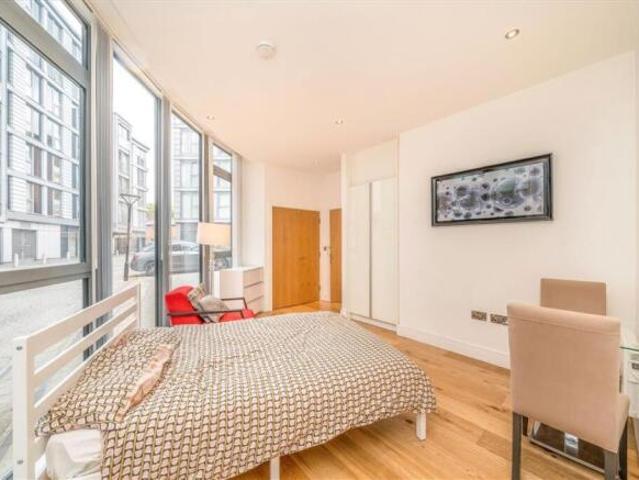 Flat for rent in London Borough of Lewisham, Deptford