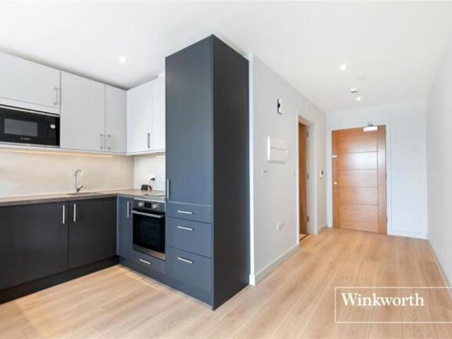 Studio for rent in Cat Hill, England