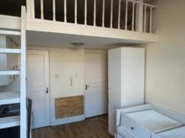 Studio for rent in Cat Hill