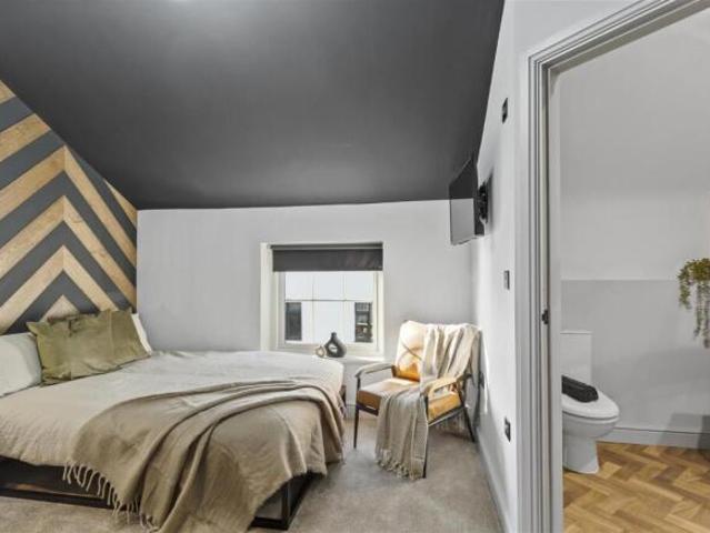 Studio for rent in Derby, East Midlands