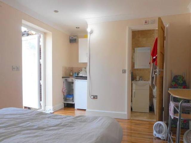 House for rent in Surrey