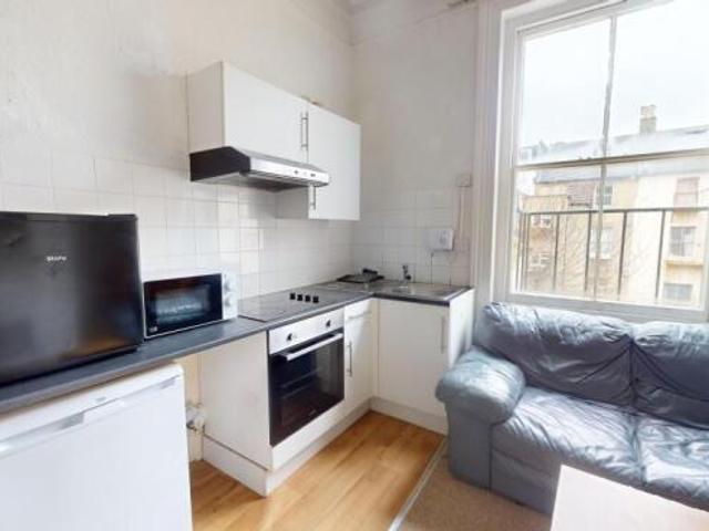 Studio for rent in St Michaels, Paignton