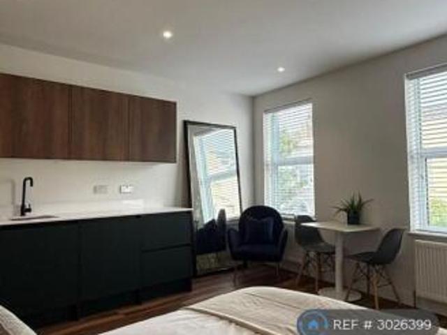 Studio for rent in Golden Valley, Gloucestershire