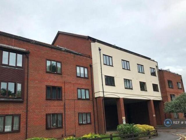 House for rent in Staines, Surrey