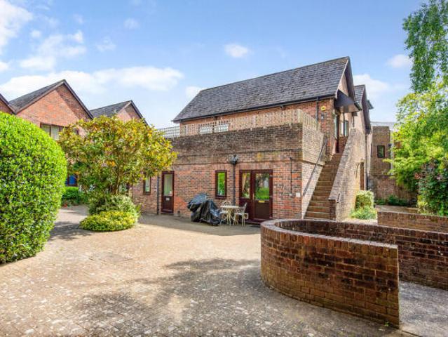 Studio for rent in Hampshire