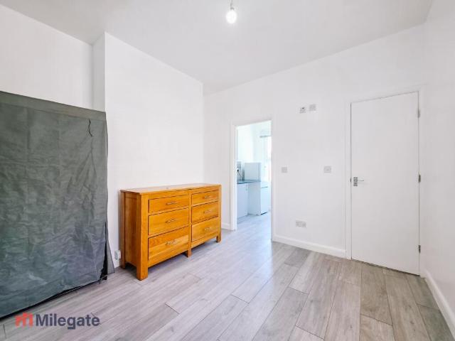 Studio for rent in Sefton