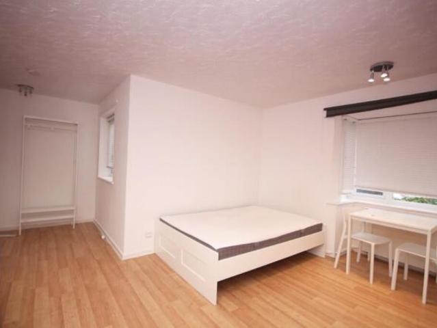 Studio for rent in Cat Hill