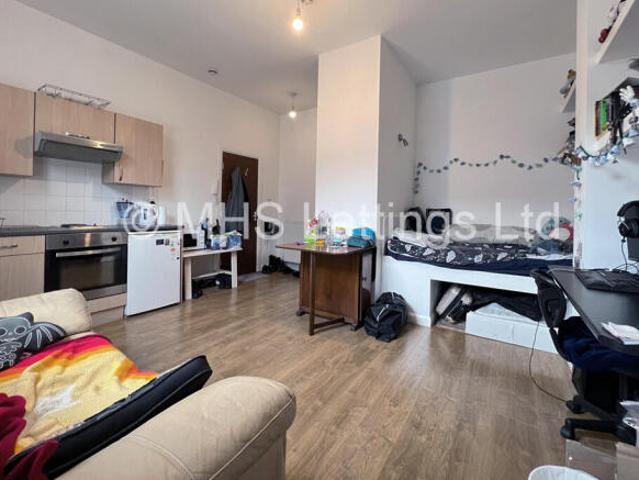 Studio for rent in West Yorkshire