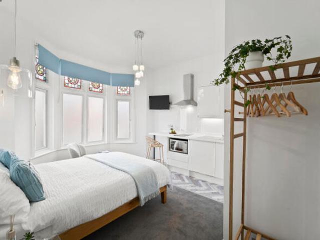 Studio for rent in East Midlands