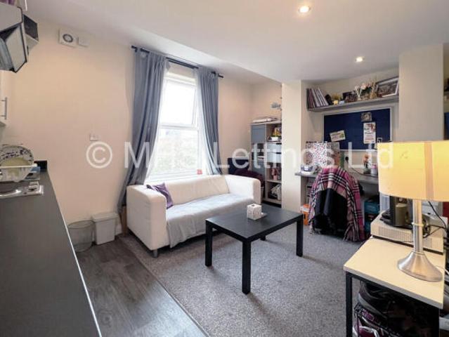 Studio for rent in West Yorkshire