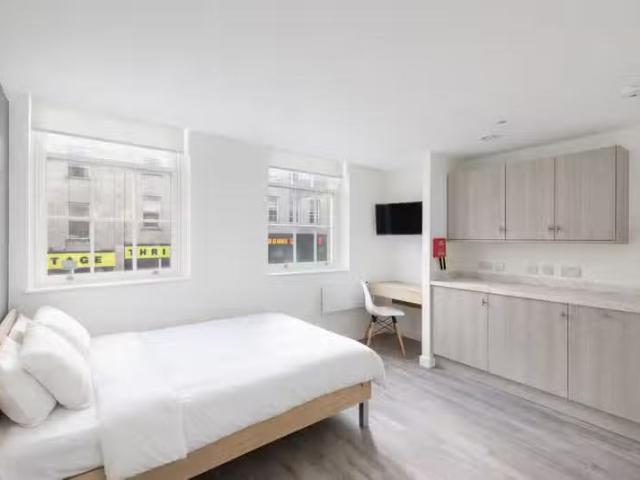 House for rent in Five Acres, Hertfordshire
