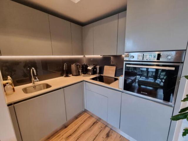 Studio for rent in Cat Hill