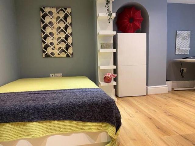 Studio for rent in Worcestershire