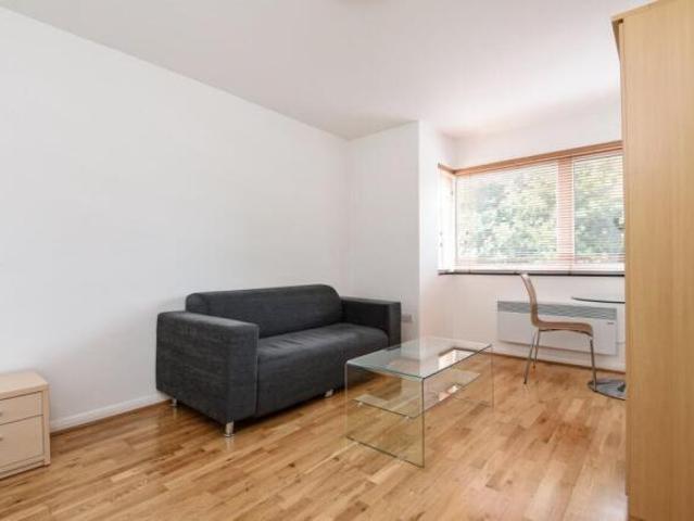 Flat for rent in Cat Hill