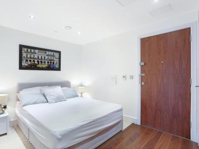 Flat for rent in Canary Wharf, Greater London