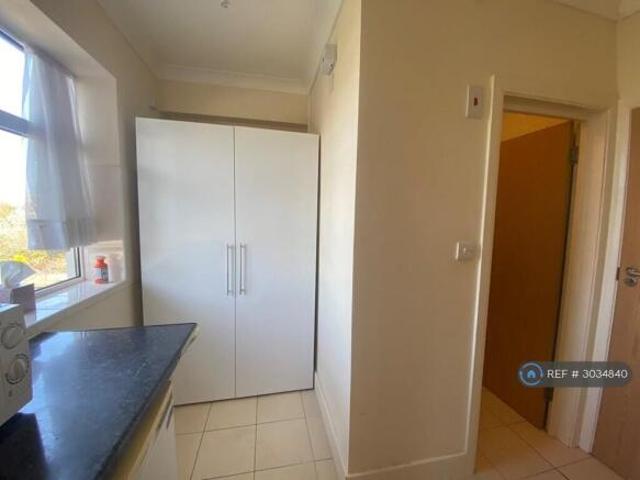Studio for rent in Cat Hill, England