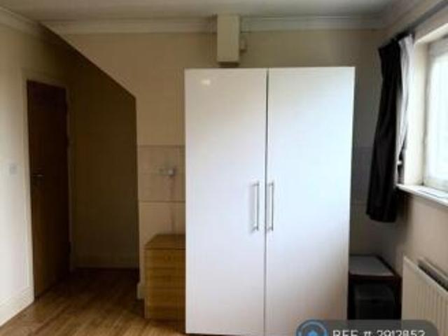 Studio for rent in Cat Hill