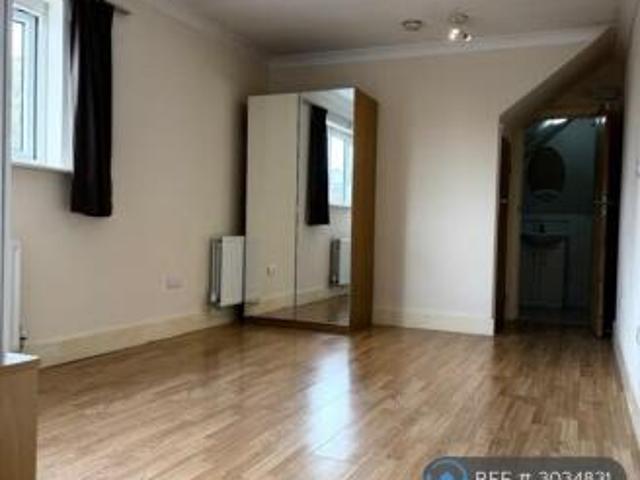 Studio for rent in Cat Hill