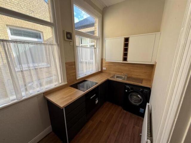 Studio for rent in South Lane, West Yorkshire