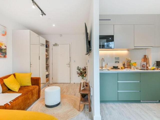 Studio for rent in Kingston Vale, Greater London