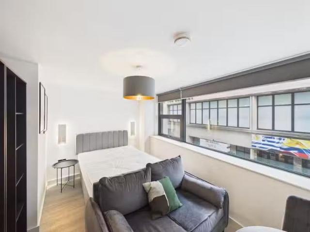 House for rent in Calderstones