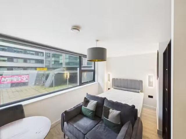 House for rent in Calderstones