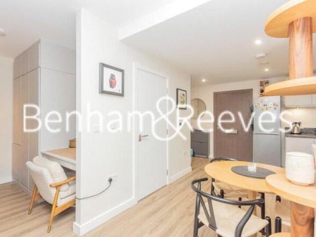 Studio for rent in Cat Hill