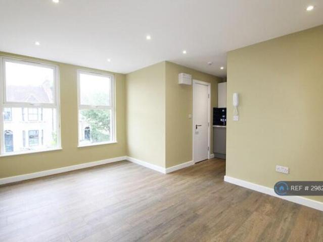 Studio for rent in Cat Hill