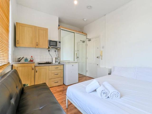Studio for rent in Crouch End